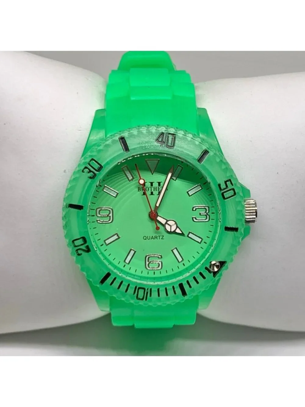 Brothers Quartz analog watch 43mm rotating bezel green silicone band running